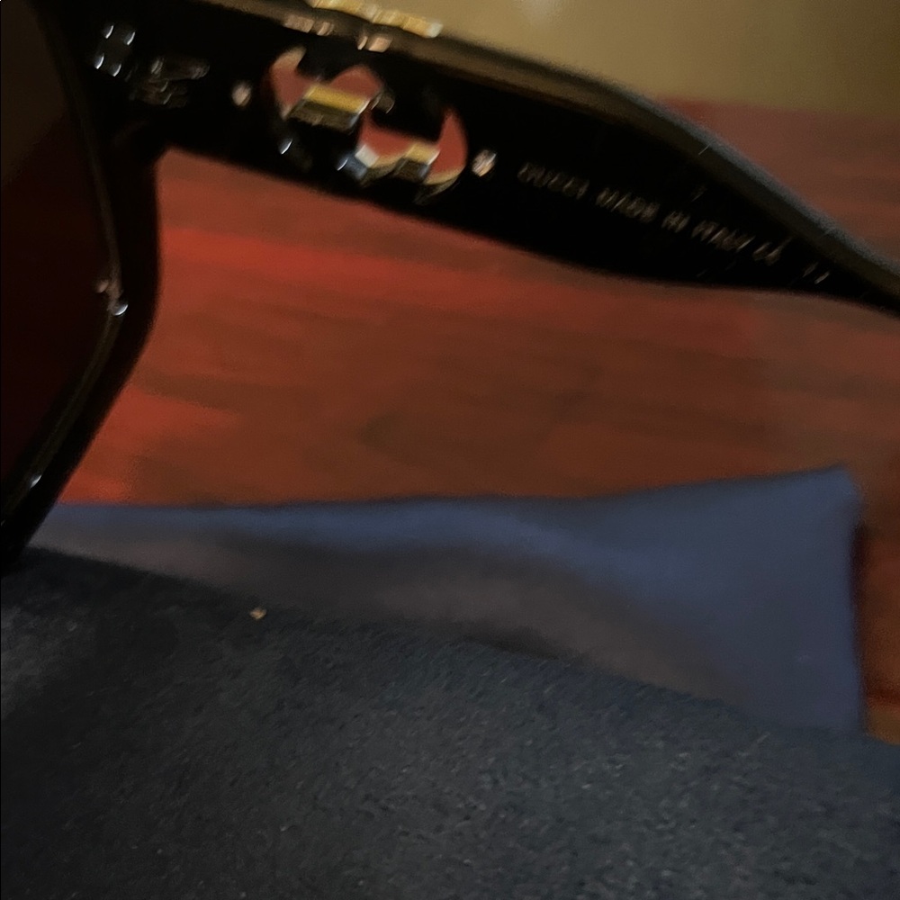 Authentic Gucci Glossy Black Square Sunglasses with Silver Double G - Picture 2 of 6